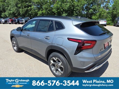 New 2026 Chevrolet Trax LT w/ Driver Confidence Package FWD image 6