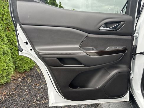 Used 2023 GMC Acadia AT4 w/ Technology Package image 9