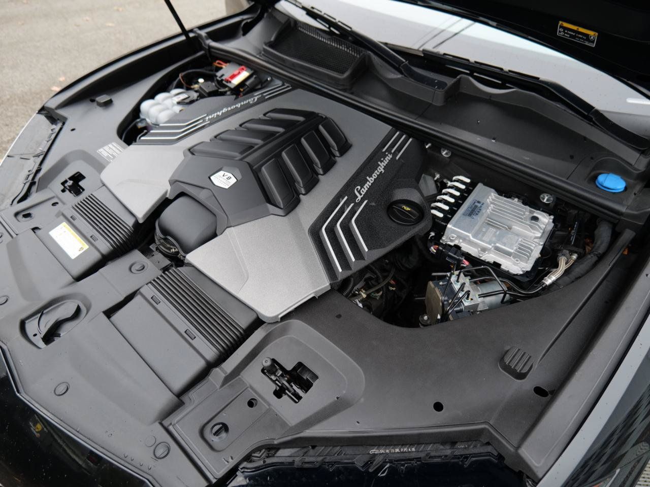 Used 2021 Lamborghini Urus AWD/4WD image 57