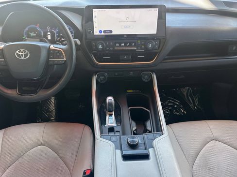 Certified 2025 Toyota Grand Highlander AWD Hybrid image 17