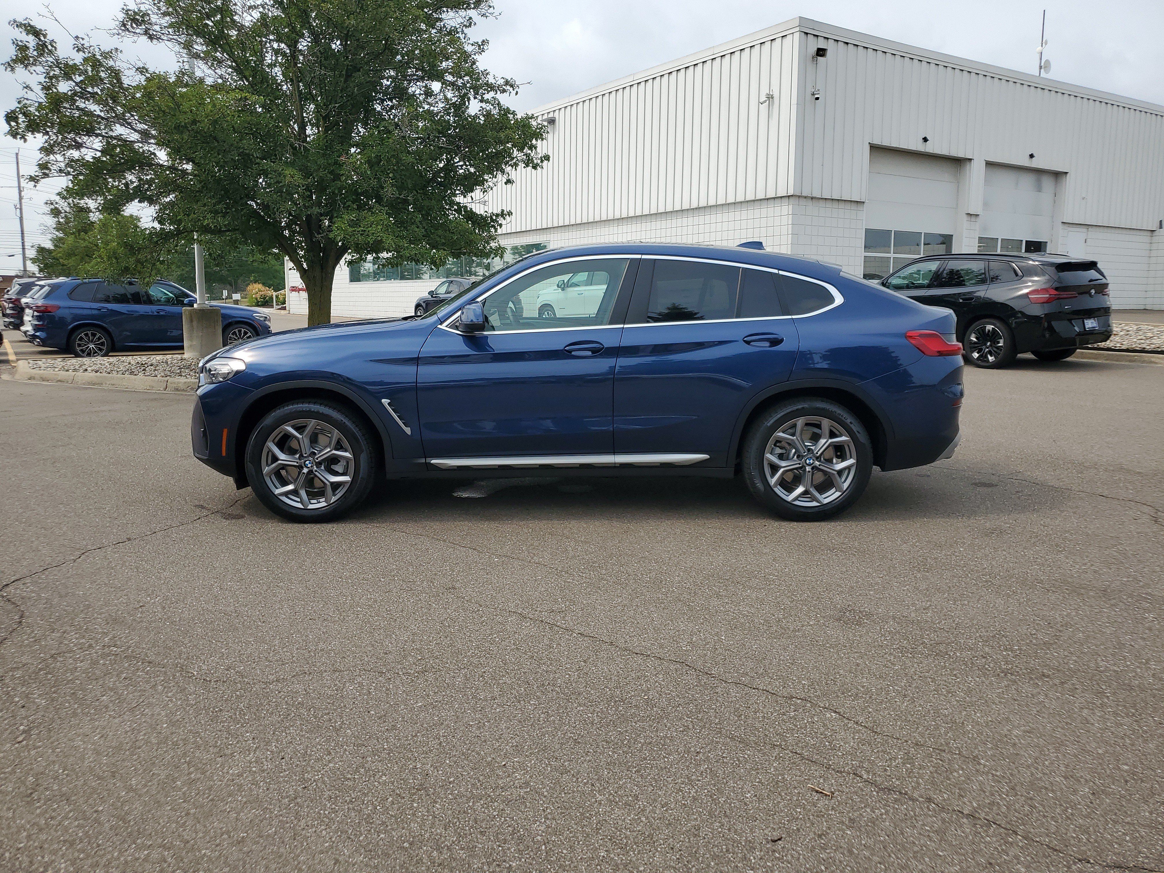 Certified 2023 BMW X4 xDrive30i w/ Premium Package AWD/4WD image 2