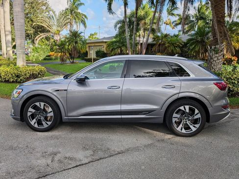 Used 2021 Audi e-tron Premium w/ Towing Package image 12