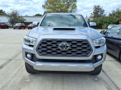 Used 2022 Toyota Tacoma TRD Sport w/ Technology Package image 2