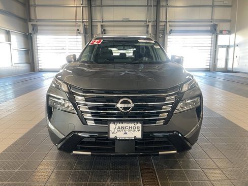 Used 2024 Nissan Rogue Platinum w/ Platinum Premium Package image 2