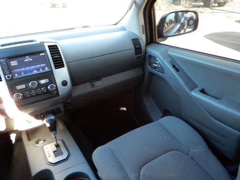 Used 2021 Nissan Frontier SV image 13