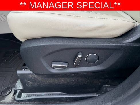 Used 2018 Ford Edge Titanium FWD image 16