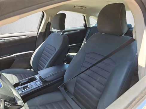 Used 2018 Ford Fusion SE FWD image 10