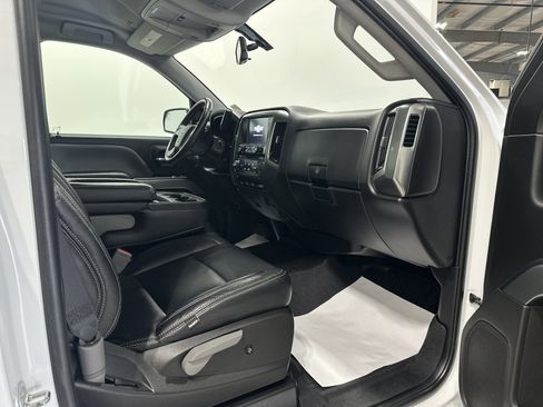 Used 2018 Chevrolet Silverado 1500 LT w/ LT Convenience Package AWD/4WD image 17