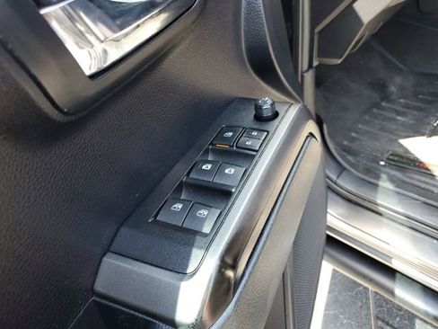 Used 2019 Toyota Tacoma TRD Off-Road AWD/4WD image 19