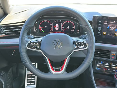 Used 2025 Volkswagen Jetta GLI Autobahn image 21