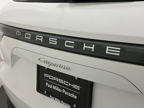 Certified 2022 Porsche Cayenne image 25