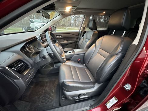 Used 2022 Nissan Rogue SV w/ SV Premium Package image 13