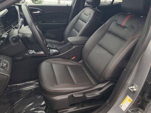 Used 2024 Chevrolet Trax RS w/ Sunroof Package image 15