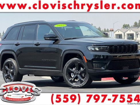 New 2025 Jeep Grand Cherokee Altitude image 1