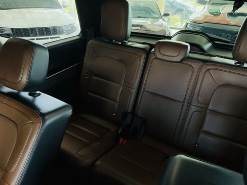 Used 2023 Lincoln Navigator Reserve w/ Monochromatic Package AWD/4WD image 36