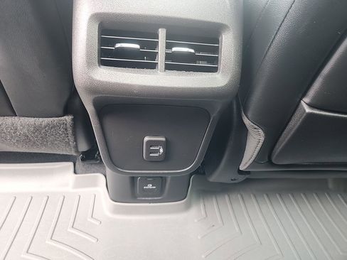 Used 2023 GMC Terrain SLT w/ Infotainment Package II image 34