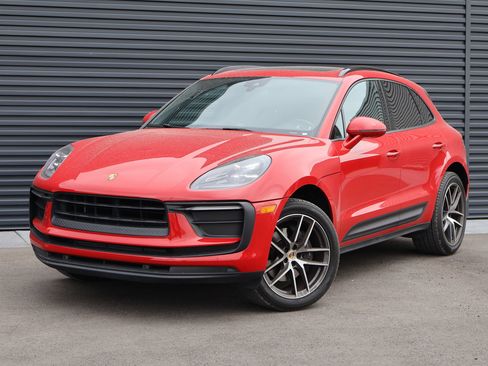 Used 2022 Porsche Macan AWD/4WD image 1