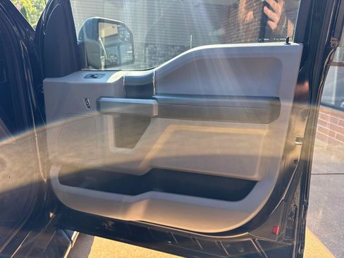 Used 2018 Ford F150 XLT w/ Equipment Group 302A Luxury AWD/4WD image 17