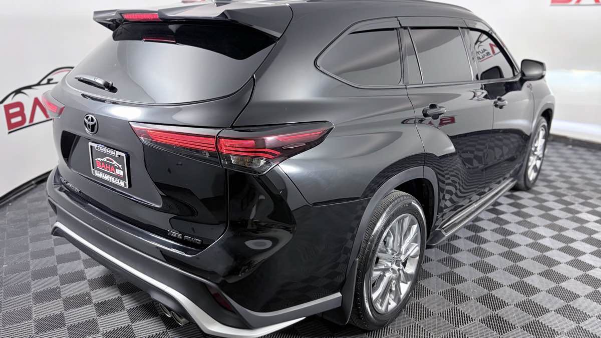 Used 2025 Toyota Highlander XSE AWD/4WD image 7