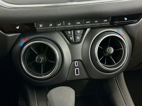 Used 2024 Chevrolet Blazer LT FWD image 23