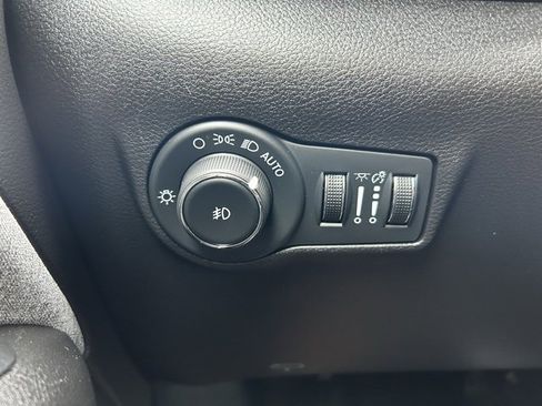 Certified 2024 Jeep Compass Latitude image 19