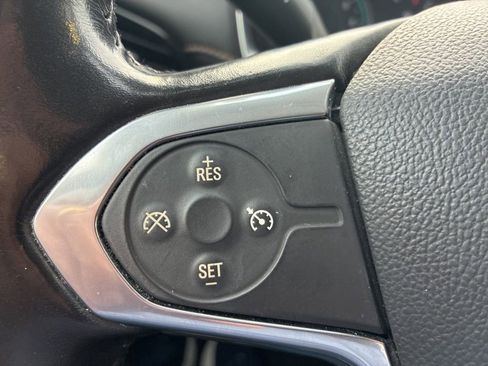 Used 2021 Chevrolet Traverse LT w/ LT Premium Package image 11