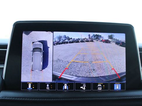 Used 2021 Chevrolet Suburban Z71 w/ Z71 Off-Road Package image 24