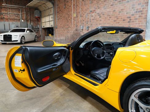 Used 2002 Chevrolet Corvette Convertible w/ Preferred Equipment Group2 image 43