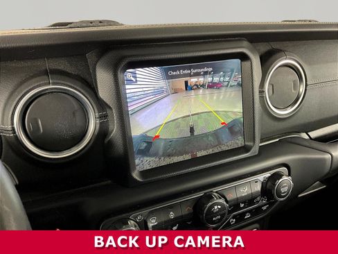 Used 2020 Jeep Gladiator Overland AWD/4WD image 14