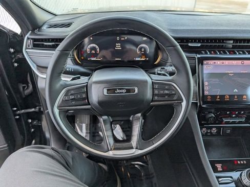 Used 2024 Jeep Grand Cherokee Limited w/ Luxury Tech Group II image 12