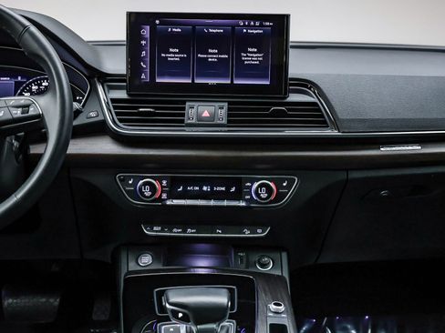 Used 2024 Audi Q5 2.0T Premium w/ Convenience Package image 14