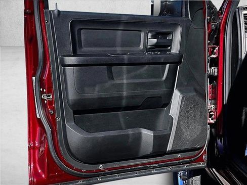 Used 2018 RAM 2500 Tradesman w/ Chrome Appearance Group image 17