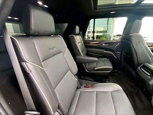 Used 2024 Cadillac Escalade Premium Luxury RWD image 18