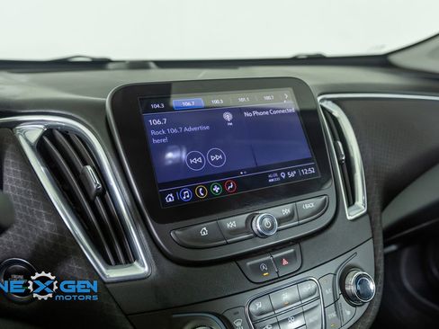 Used 2021 Chevrolet Malibu LT FWD image 17