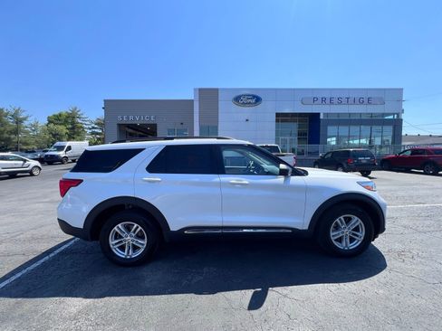 Used 2023 Ford Explorer XLT w/ Equipment Group 202A AWD/4WD image 8