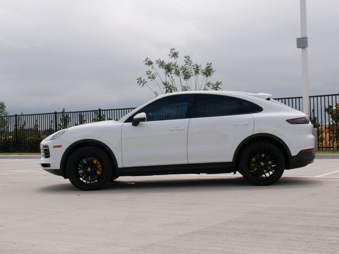 Used 2021 Porsche Cayenne Coupe AWD/4WD image 6