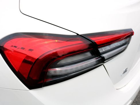 Used 2021 Maserati Ghibli S image 11