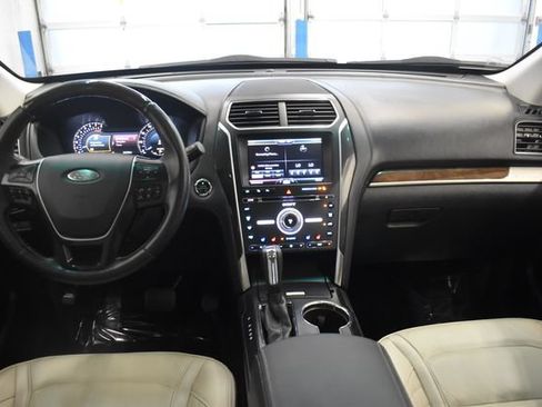 Used 2016 Ford Explorer Platinum AWD/4WD image 5