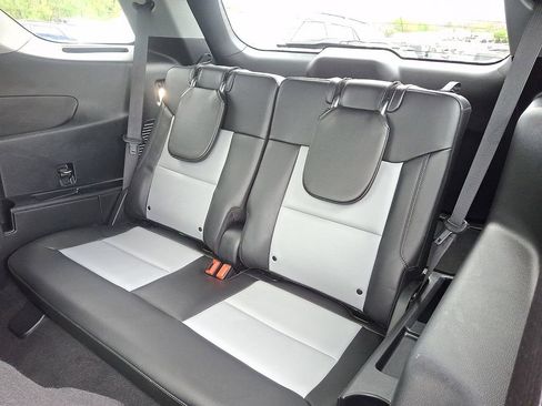 Certified 2023 Ford Explorer XLT w/ Equipment Group 202A AWD/4WD image 10