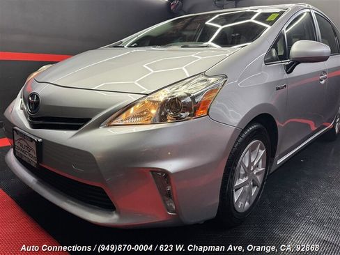 Used 2014 Toyota Prius V Two image 27