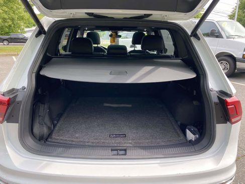 Certified 2023 Volkswagen Tiguan SEL R-Line AWD/4WD image 30