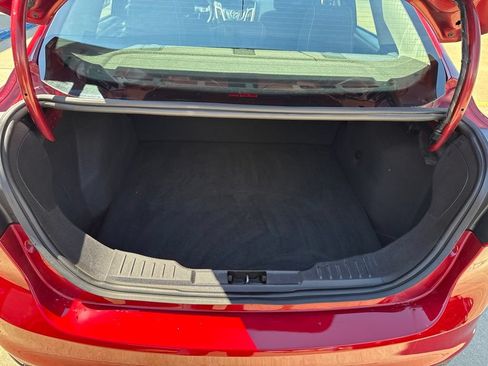 Used 2014 Ford Focus SE w/ SE Winter Package FWD image 23
