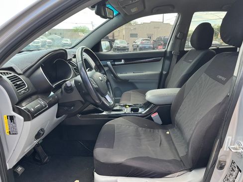 Used 2015 Kia Sorento LX FWD image 11