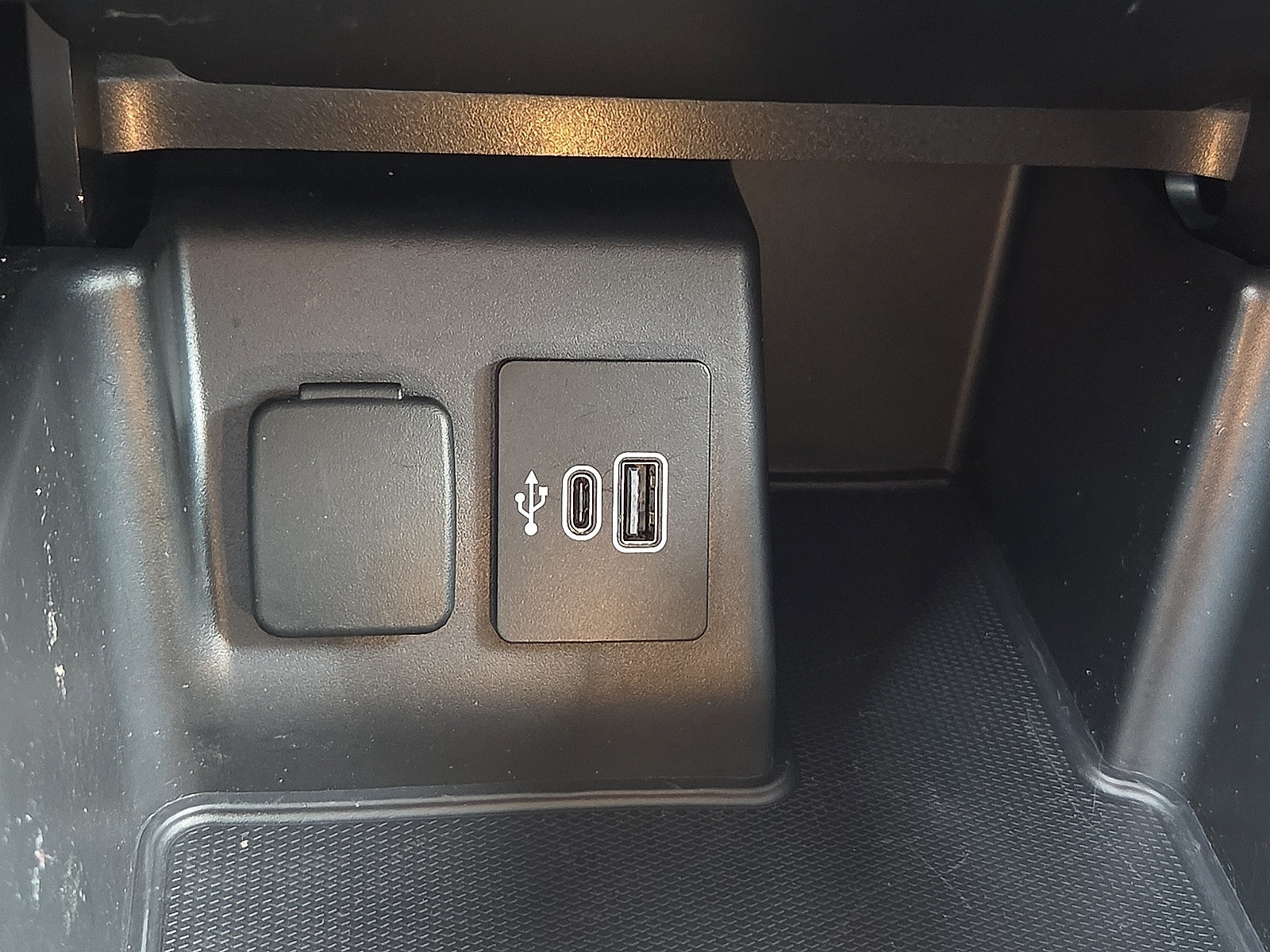Used 2025 Ford Explorer Active w/ Active Comfort Package AWD/4WD image 18