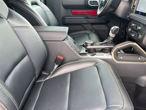 Used 2025 Ford Bronco Badlands image 20