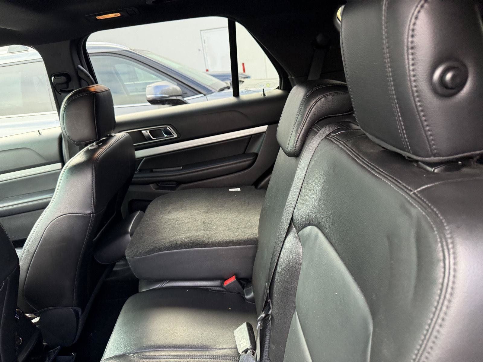 Used 2016 Ford Explorer XLT w/ Equipment Group 202A AWD/4WD image 7