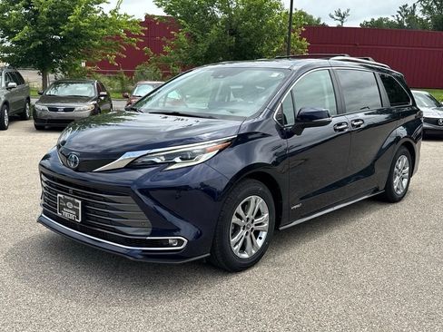 Used 2021 Toyota Sienna Platinum AWD/4WD image 1