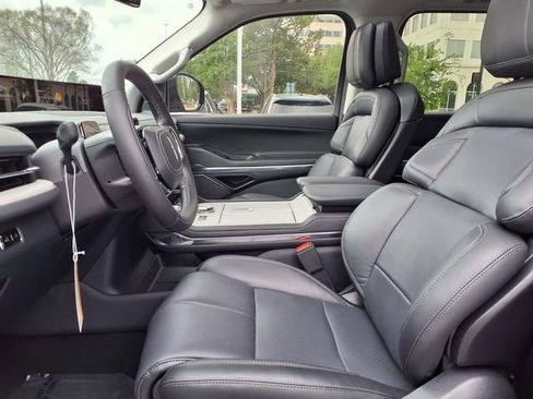 New 2026 Lincoln Navigator Reserve AWD/4WD image 7
