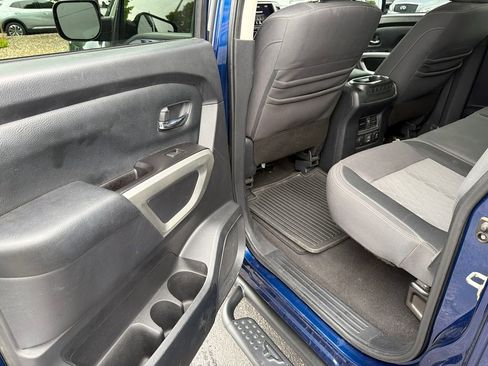 Used 2021 Nissan Titan SV w/ SV Convenience Package AWD/4WD image 11
