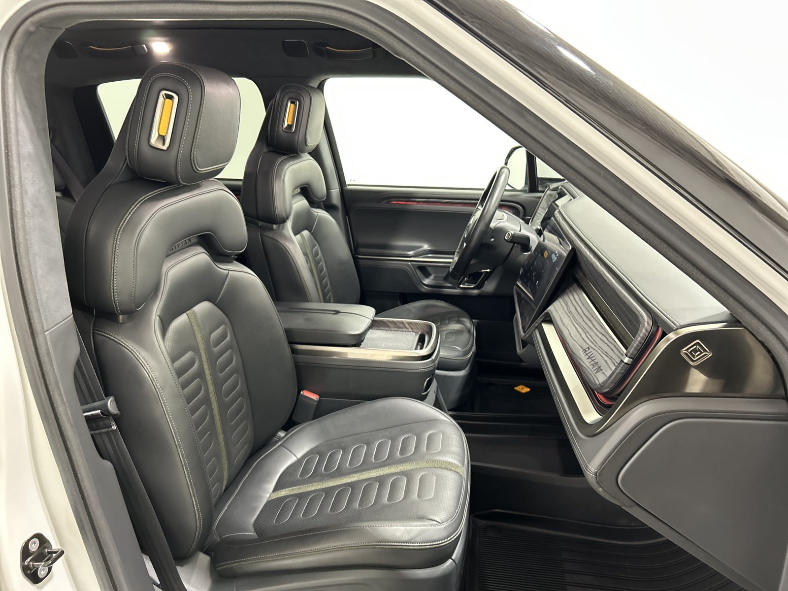 Used 2022 Rivian R1T Adventure AWD/4WD image 23